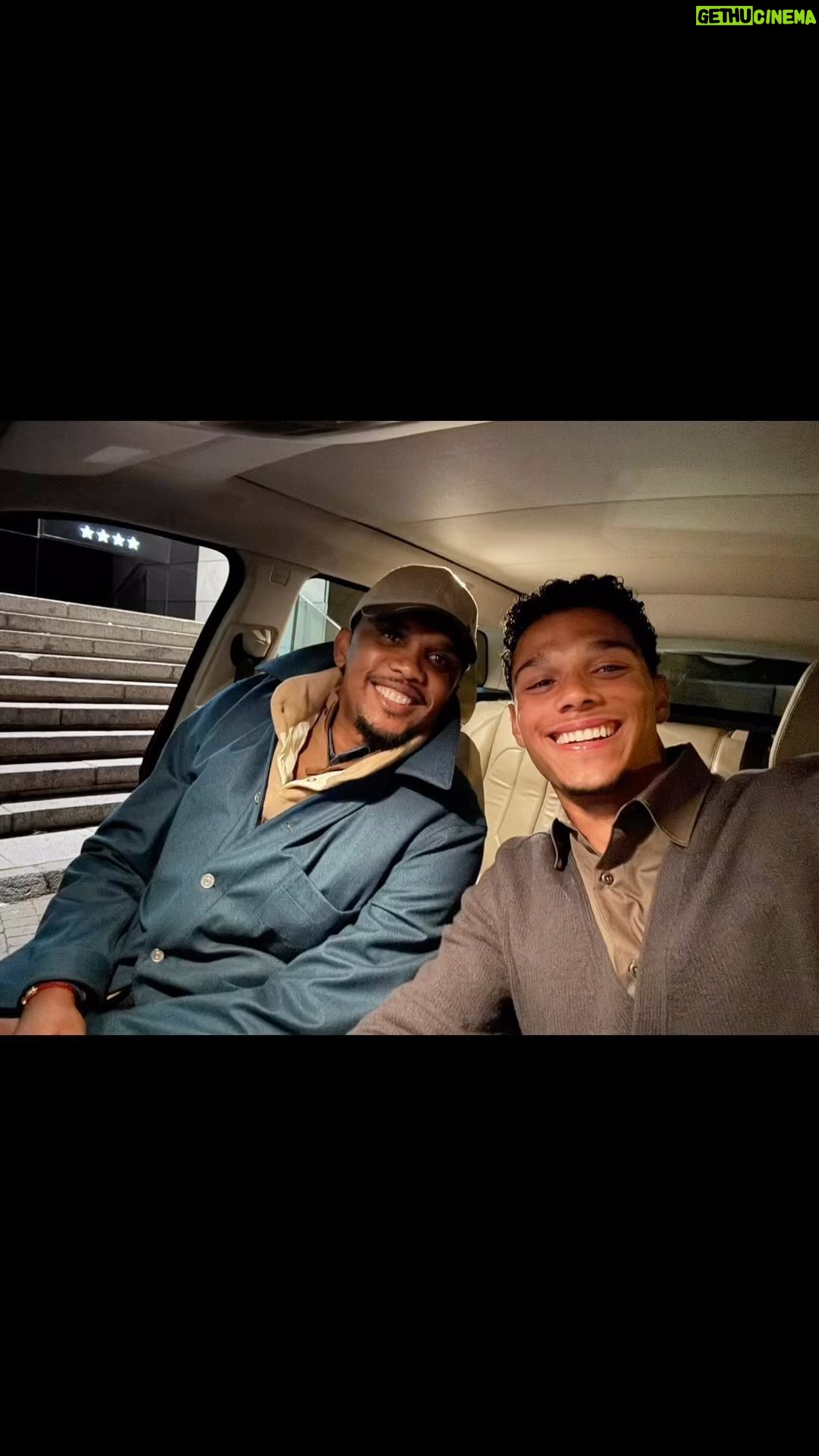 Samuel Eto'o Instagram - La famille et toujours la famille 🙏🏿❤️ @etienne.ep9
