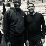 Samuel Eto'o Instagram - The magic of airports 😍 Meeting with a child grown from our Africa. Respect African pride 🇨🇮🇨🇲❤️ @titjanethiam