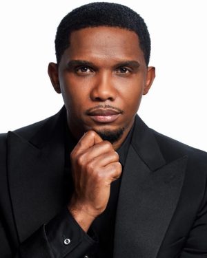 Samuel Eto'o Instagram - N’AYEZ PAS PEUR

Je m’appelle Samuel Eto’o Fils. Je suis Camerounais d’ici, d’ailleurs, de chaque millimètre du « Continent ». La sève de toutes nos identités coule dans mes veines. J’ai même été élevé à la dignité d’« African soldier » par Nelson Mandela. Paix et sérénité à ceux qui me soutiennent dans mon projet visant à redonner au football camerounais toute sa grandeur. Nous subissons la violence de l’adversité mais gardons-nous d’y céder. Nous trébucherons devant les obstacles mais nous continuerons d’avancer. S’il nous arrive de tomber, Dieu nous donnera la force de nous relever pour repartir de l’avant. Nos intentions sont nobles, notre force est notre foi en un avenir meilleur pour nos jeunes footballeurs. Nous y arriverons avec l’aide des camerounais de Mokolo à Yabassi, de Foumban à Tongolo, d’Akonolinga à Bamougoum en passant par Bokito, et même par Pitoa. Force et courage à vous, mes amis. May God bless all of you. Merci. Do not be afraid.

My name is Samuel Eto'o Fils. I am Cameroonian from here, from elsewhere, from every millimeter of the 'Continent.' The sap of all our identities flows in my veins. I have even been raised to the dignity of an 'African soldier' by Nelson Mandela. Peace and serenity to those who support me in my project to restore all the greatness to Cameroonian football. We endure the violence of adversity, but let's not give in to it. We will stumble in front of obstacles, but we will keep moving forward. If we happen to fall, God will give us the strength to rise and move forward. Our intentions are noble, our strength is our faith in a better future for our young footballers. We will achieve this with the help of Cameroonians from Mokolo to Yabassi, from Foumban to Tongolo, from Akonolinga to Bamougoum, passing through Bokito, and even through Pitoa. Strength and courage to you, my friends. May God bless all of you. Thank you.🙏🏿🇨🇲🇨🇲🇨🇲🇨🇲