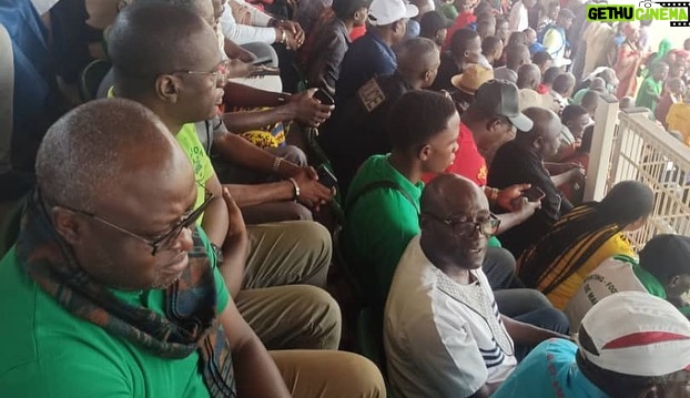 Samuel Eto'o Instagram - Parlons Football π QUI PEUT ??? Championnat Amateur ππΏππΏππΏππΏπ¨π²π¨π²π¨π²π¨π²π¨π²π¨π²π¨π² @fecafootofficiel