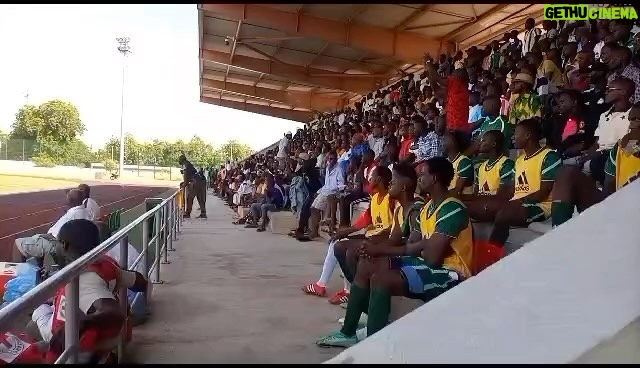 Samuel Eto'o Instagram - C鈥檈st juste le championnat Amateur鈥ll么 Garoua mon beau pays 馃嚚馃嚥馃嚚馃嚥馃嚚馃嚥 @fecafootofficiel