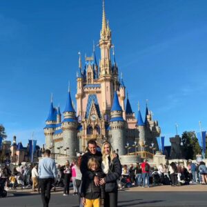 Samy Dana Instagram - Mais um dia de Disney sem filas. Economizar tempo é economizar nosso bem mais valioso, obrigado @4waytrip  por tornar a magia da Disney ainda mais especial.