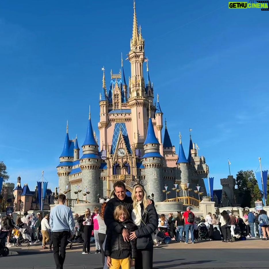 Samy Dana Instagram - Mais um dia de Disney sem filas. Economizar tempo é economizar nosso bem mais valioso, obrigado @4waytrip por tornar a magia da Disney ainda mais especial. Magic Kingdom...Disney World