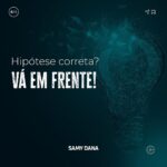 Samy Dana Instagram - Quando as pessoas falam de investimentos, é comum que elas falem com muita paixão. E investir com paixão é um caminho fácil para perder dinheiro, ou no mínimo ganhar menos do que você deveria. Sem conhecimento, você vira um mero apostador. Acredito que a abordagem mais segura seja tratar a situação como um cientista: sua tese de investimentos nasce de uma hipótese sobre o que funciona. Você a testa, adquire conhecimento, dados e compreensão a respeito do assunto. Ao analisar os resultados você chega a uma conclusão. Você pode ter dois resultados aí: se a sua tese estava certa, você pode continuar a investir desta forma. Se a hipótese está errada, faça uma nova formulação e busque um novo caminho. Mas aí está o pulo do gato: ninguém vai conseguir testar todas as situações da maneira mais adequada possível. Mercados passam por ciclos diferentes e o que funciona em um, tende a não funcionar o outro. Aí vem a importância da literatura: para você acumular a experiência de tantos outros cientistas estudando. Aprendendo com os dados deles o que funciona ou não. E aí montar a melhor carteira possível. E é isso que eu proponho em meu curso gratuito, cujo link está na bio aqui do Instagram. Eu vou te ajudar a encurtar esse processo e te mostrar, de maneira bem didática, o que funciona e o que não funciona no mundo dos investimentos.