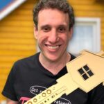 Samy Dana Instagram - Expliquei no Pânico, duas formas de se financiar um imóvel, muda as diferenças entre as tabelas Preço e SAC em termos de prestações, e avaliei a influência da taxa Selic e dos preços dos imóveis para investir neste momento. #investimentos #fiis #selic @jovempannews @jovempanentretenimento @programapanico