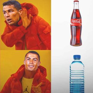 Samy Dana Instagram - Cristiano Ronaldo tirou duas garrafas de Coca-Cola de sua frente e pôs uma de água. O reflexo foi imediato. Quando a Bolsa de Valores da Europa abriu, cada ação da Coca-Cola valia 56,10 dólares. Logo depois da coletiva de Cristiano Ronaldo, a ação despencou para 52,22 dólares. A companhia de refrigerantes perdeu 4 bilhões de dólares.Foi uma queda impressionante de 1,6% no total do valor da companhia na Bolsa europeia. @cristiano @cocacola