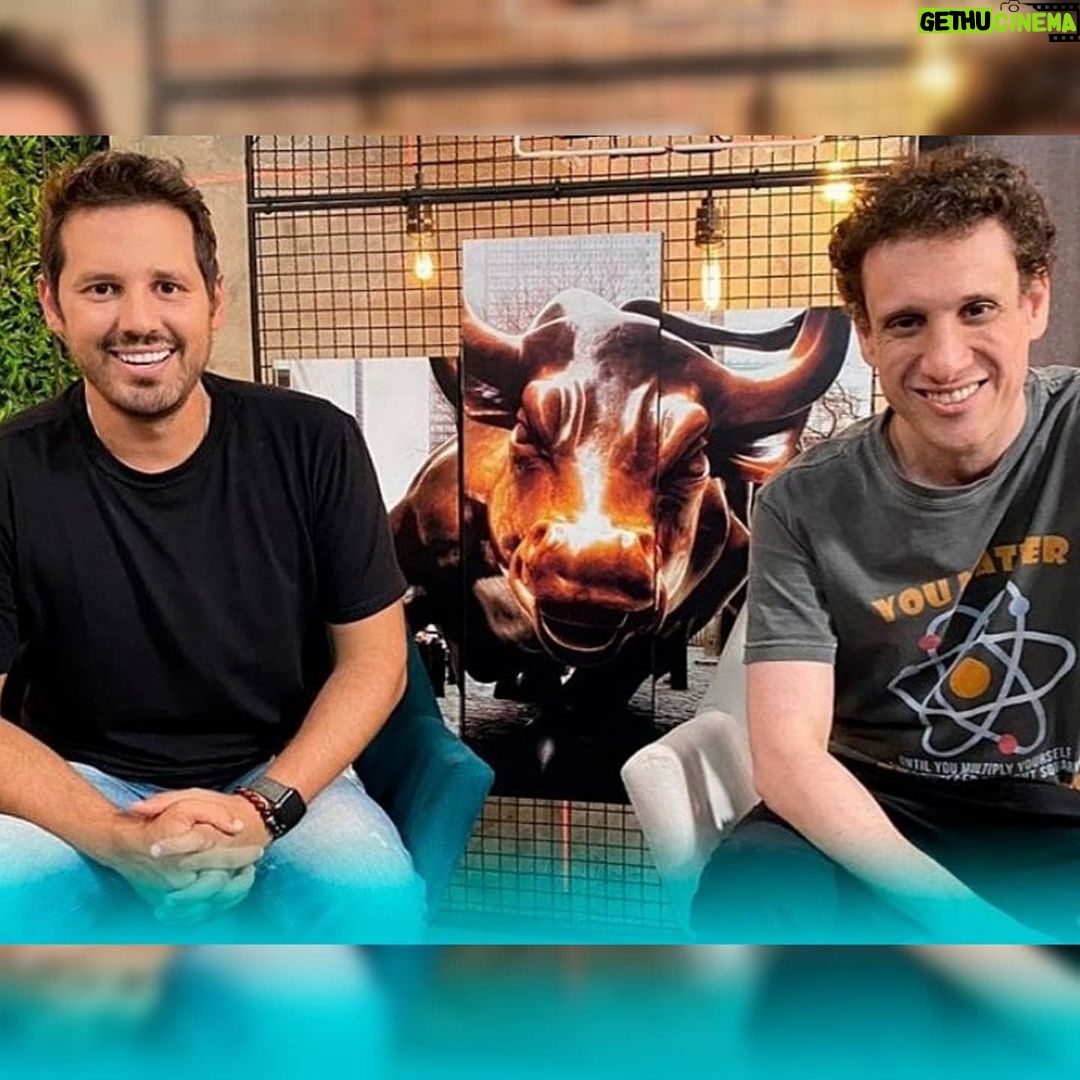 Samy Dana - 4.1K Likes - Hoje é aniversário do melhor amigo, meu sócio, meu chefe e meu irmão: @donydenuccio , poucas pessoas me conhecem tão bem quanto você. Estivemos juntos nas altas e baixas nos últimos 10 anos, dentro e fora das telas . Que continue sendo esse ser iluminado que alegra a vida de muitos brasileiros. Felicidades meu parceiro! Conte comigo para o que precisar Com alegria, Samy!