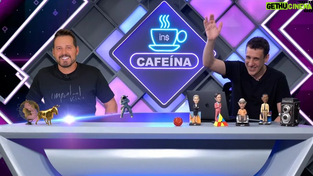 Samy Dana Instagram - Já assistiu o Cafeína de hoje, comigo e meu parceiro holográfico @donydenuccio no Canal da @investnewsbr no youtube? Todos os dias um novo Cafeína pra vocês. #CafeínaInvestNews