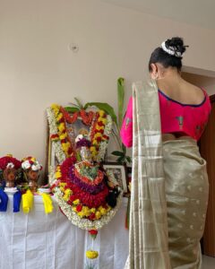 Samyuktha Hegde Instagram - To new beginnings 🤍 As we unlock the door to my new home, memories flood back – of a tiny 1bhk rented space where four of us coexisted, dreaming of a place to call our own one day. Every tear, every triumph, and every thank you to the universe has led us to this moment – where the difficulties are overshadowed by the sheer beauty of having a little place to call my own. Thank you Universe 🧿 ॐ नमः शिवाय ಓಂ ನಮಃ ಶಿವಾಯ oṃ namaḥ śivāya #newhome #newbeginnings