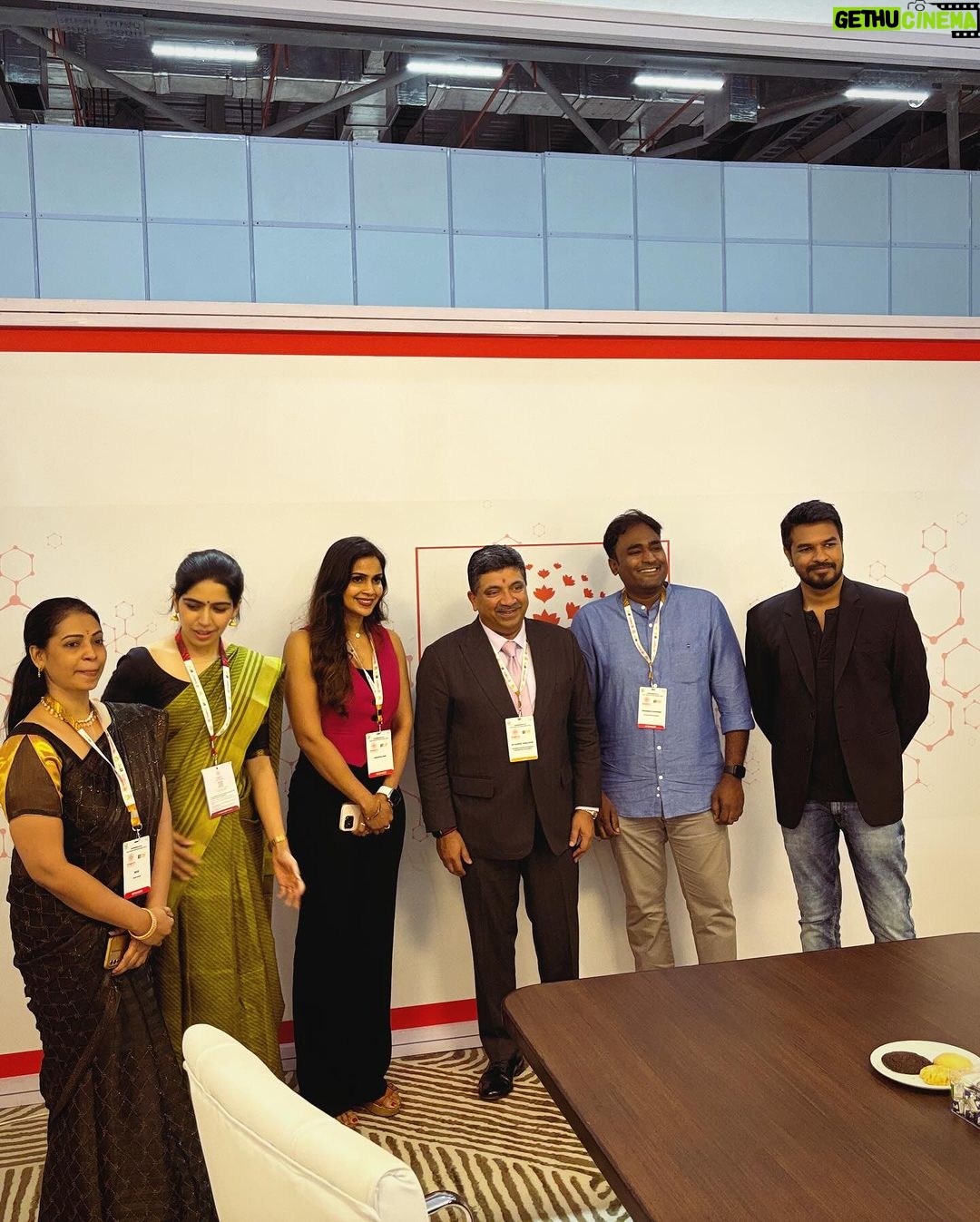 Samyuktha Shanmughanathan Instagram - What an exciting day ! Sharing some moments from today . Such an honor to meet honorable minster Dr. Palanivel Thiagarajan @ptrmadurai , he was so inspiring, took out time to talk to us and share some interesting anecdotes And to be a part of this amazing panel @madangowri @kaizen_malar premanand sethuraman and Varsha from the YouTube team at the Annual Technological Leadership Summit – UmagineTN’ 2024 @umaginetn . we spoke & shared some valuable insights on ‘From Passion to Positive Impact: Unlocking the power of YouTube’s Creator Economy’ @youtubeindia ♥️