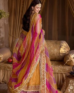 Sana Javed Instagram - Lost in the enchanting allure of @saniahasancouture x @motifzclothing heavy formals, where every outfit is a canvas of timeless elegance and exquisite craftsmanship. ✨ Can’t pick a favorite—they’re all pure magic! Dive into this collection of dreams. 💖

Explore now: https://motifz.com.pk
.
.
.
.
.
.
Makeup : @sunil_mua 
Styling : @mamoontariq 
Coordination: @arprofficial 
@onetake.productionss 

#MotifzXSaniaHasan #BridalCouture #SaniaHasan #Designerwear #Affordable #SanaJavedxMotifz #SanaJavedxSaniaHassan
 #NewCollection