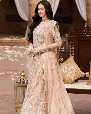 Sana Javed Instagram - What a dreamy & enchanting formal collection; @motifzclothing x @saniahasancouture collection is officially now live, order now before it’s sold out 
https://motifz.com.pk 
.
.
.
Hair and makeup : @sunil_mua 
Styling: @mamoontariq 
Coordination: @arprofficial 
@onetake.productionss 

#MotifzXSaniaHasan #BridalCouture #SaniaHasan #Designerwear #Affordable #SanaJavedxMotifz #SanaJavedxSaniaHasan #motifz#motifzclothing