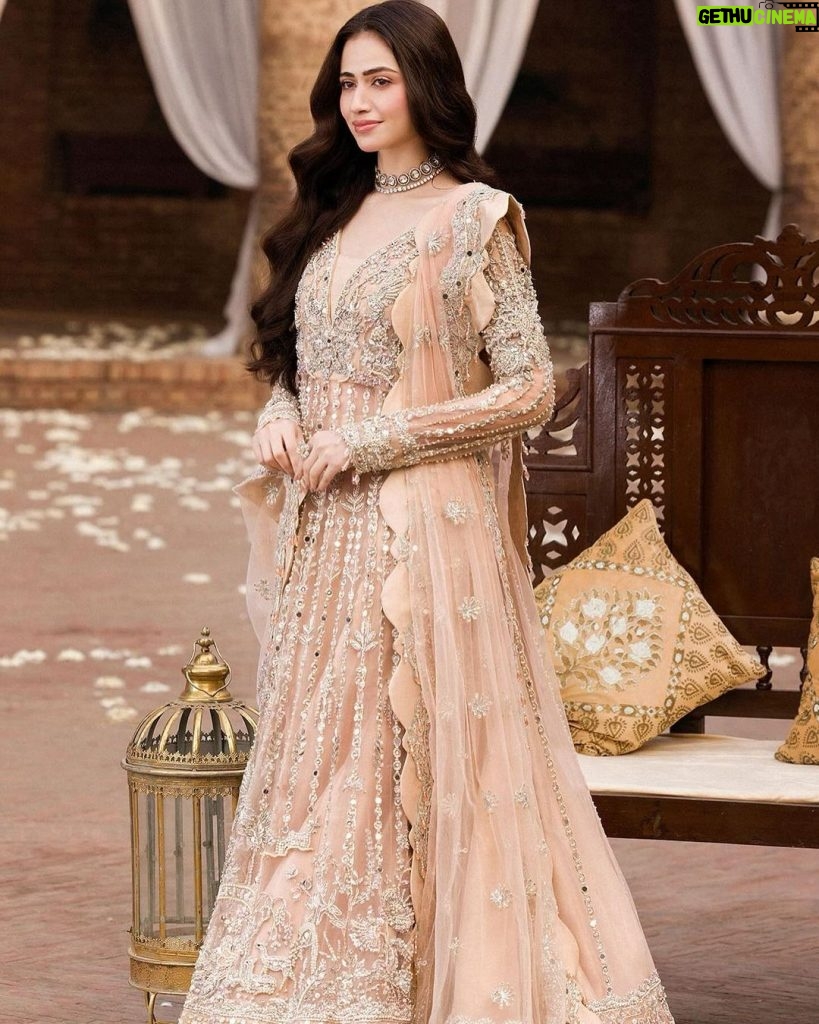 Sana Javed Instagram - What a dreamy & enchanting formal collection; @motifzclothing x @saniahasancouture collection is officially now live, order now before it’s sold out https://motifz.com.pk . . . Hair and makeup : @sunil_mua Styling: @mamoontariq Coordination: @arprofficial @onetake.productionss #MotifzXSaniaHasan #BridalCouture #SaniaHasan #Designerwear #Affordable #SanaJavedxMotifz #SanaJavedxSaniaHasan #motifz#motifzclothing