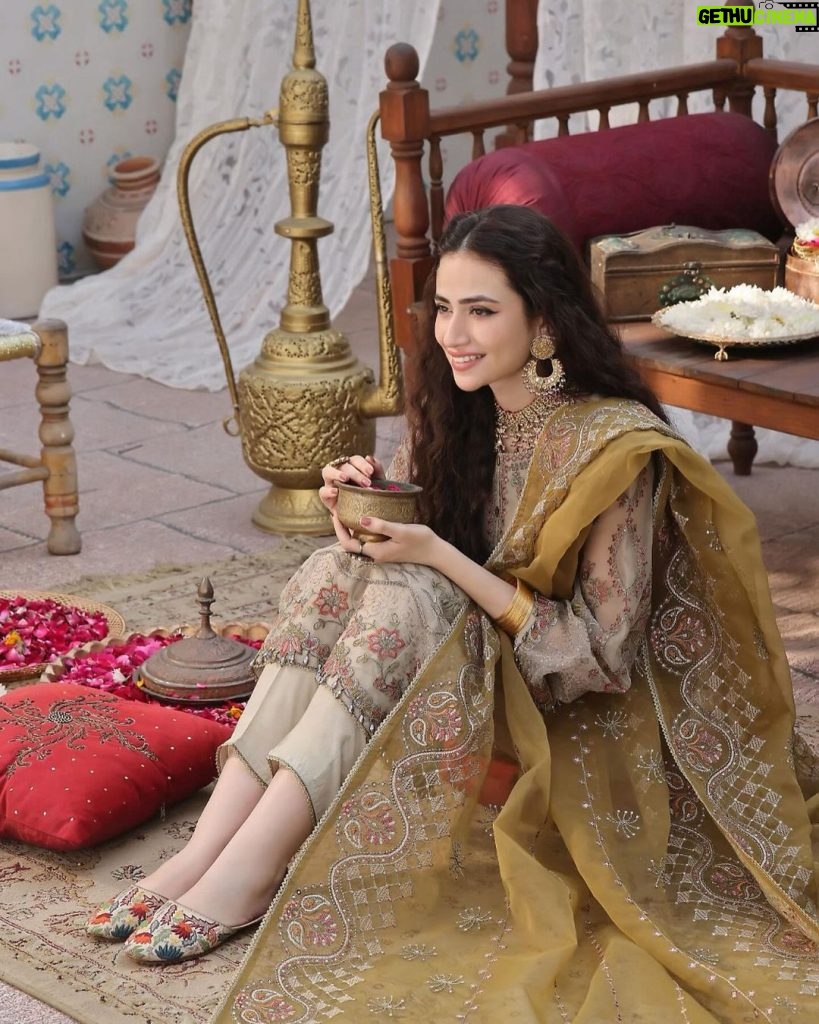 Sana Javed Instagram - ✨ Explore Naqshi's collection—a perfect blend of tradition and modern allure. Crafted with care on raw silk and organza, these outfits redefine luxury, celebrating each moment with timeless elegance and a touch of contemporary style. Brand: @naqshiclothingstore Photography: @yasser.sadiq_ Videography: @filmsbybilal Stylist: @shaamlatiph Mua: @sunil_mua Art Direction: @afshan.khalid01