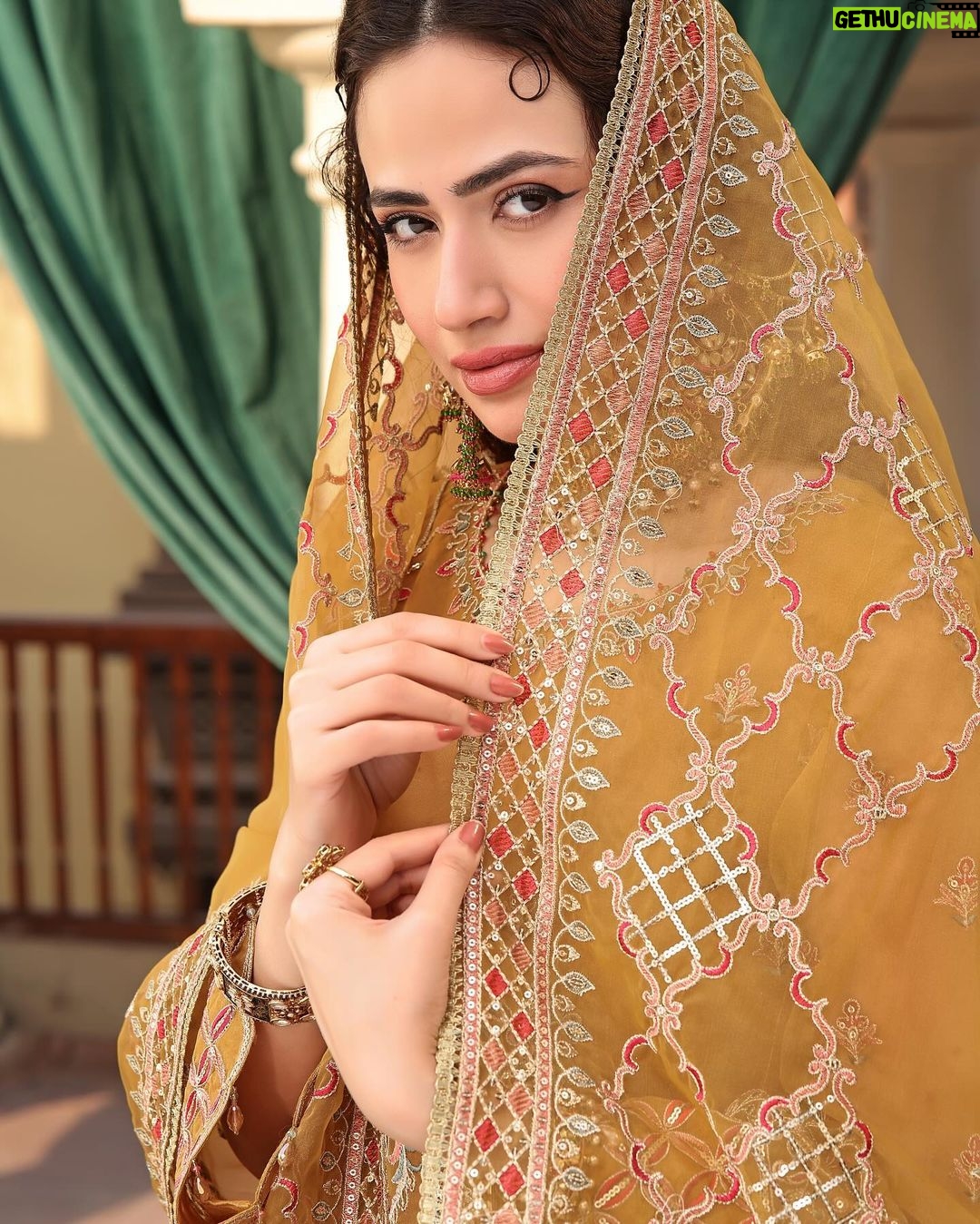 Sana Javed Instagram - ✨ Explore Naqshi's collection—a perfect blend of tradition and modern allure. Crafted with care on raw silk and organza, these outfits redefine luxury, celebrating each moment with timeless elegance and a touch of contemporary style. Brand: @naqshiclothingstore Photography: @yasser.sadiq_ Videography: @filmsbybilal Stylist: @shaamlatiph Mua: @sunil_mua Art Direction: @afshan.khalid01