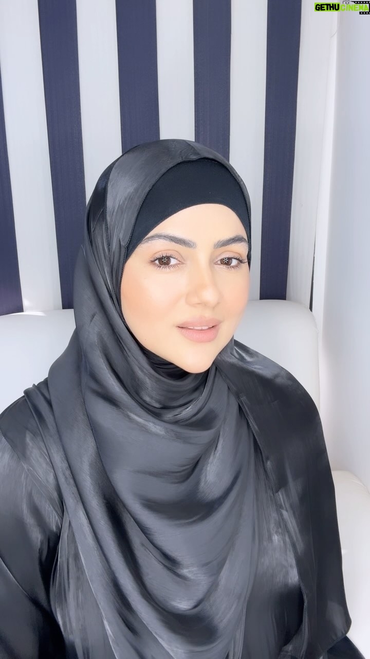 Sana Khan Instagram - Walidain ki Dua tasbeeh ke Daano ki tarah hoti hai jo Aulad ke haq me har pal tasbeeh ke daano ki tarha girti rehti hain. Allah ye Dua mangne wale haath hamesha salamat Rakhna. Walidain ki dua Kya nahin kar sakti yeh kissa hame Kya khoob sikhata hai. Koi bhi muskhil ho ask your parents to pray for you instead of hiding it a then u see the magic.
