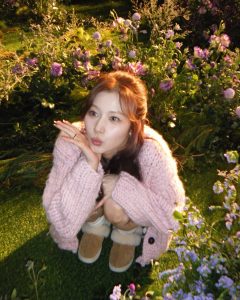 Sana Minatozaki Instagram - 내 취향 가득📦🤎🧶🎀🪻🌬️🩵