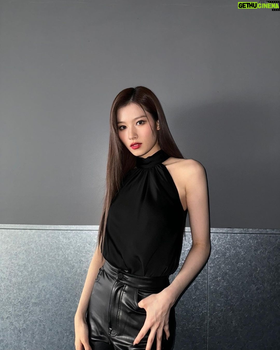 Sana Minatozaki Instagram - 🖤(💋)🩶