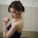 Sana Minatozaki Instagram - イエローダイヤモンドに纏われて🏰💎