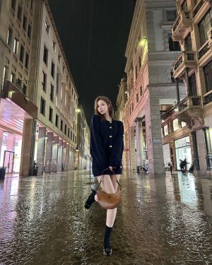 Sana Minatozaki Instagram - 비오면 한번씩 맞아주기🌂🌧️