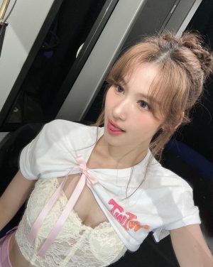 Sana Minatozaki Instagram - My first Europa tour diary①📔🩰🪽🩶