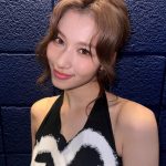 Sana Minatozaki Instagram - 런던원스 에너지받고 챙이 뽀뽀받고🪄💋