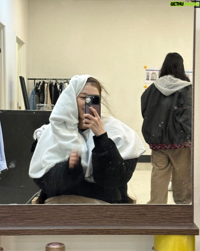 Sana Minatozaki Instagram - ヘアバンおん眉になった理由🧖‍♀️💭