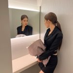 Sana Minatozaki Instagram - . YSLの新作アイシャドウ「クチュールミニクラッチ」の新製品発表会にメイクアップミューズとして出席させていただきました🪞 イベントでつけていたNo.500の絶妙なピンクと、ダイヤモンドの様なラメの輝きに今もまだうっとりしています💭💎🤍 #YSLBEAUTYpartner #クチュールミニクラッチ #PR #JAPAN