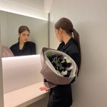 Sana Minatozaki Instagram - . YSLの新作アイシャドウ「クチュールミニクラッチ」の新製品発表会にメイクアップミューズとして出席させていただきました🪞 イベントでつけていたNo.500の絶妙なピンクと、ダイヤモンドの様なラメの輝きに今もまだうっとりしています💭💎🤍 #YSLBEAUTYpartner #クチュールミニクラッチ #PR #JAPAN