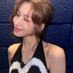 Sana Minatozaki Instagram - 런던원스 에너지받고 챙이 뽀뽀받고🪄💋
