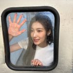 Sana Minatozaki Instagram - 대기시간엔 또 놀아줘야지🛂🩵