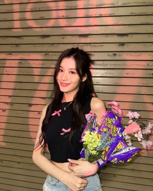 Sana Minatozaki Instagram - Our cute ONCE made me happy on Oakland Day1💐🎀🩷
