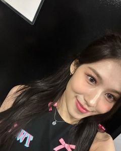 Sana Minatozaki Instagram - Our cute ONCE made me happy on Oakland Day1💐🎀🩷