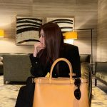 Sana Minatozaki Instagram - 요즘 내 차애가방🤎 @prada #PradaBuckle