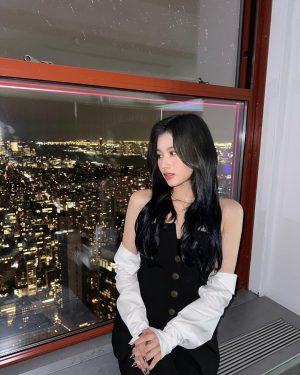 Sana Minatozaki Instagram - Last day in snowy New York looking down from Empire State Building❤︎