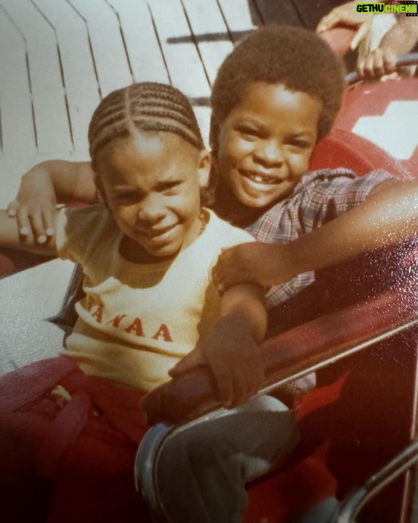 Sanaa Lathan Instagram - #Throwback to me and my bestie/brother @djtendajilathan. Why do I currently have the same hairstyle? 😩