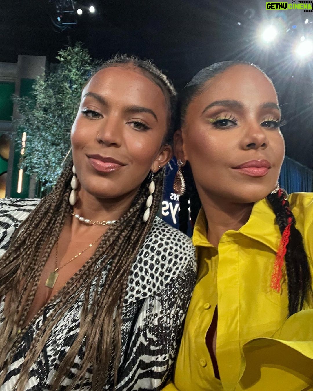 Sanaa Lathan Instagram - @colettelathan #babysister #Emmys 💛