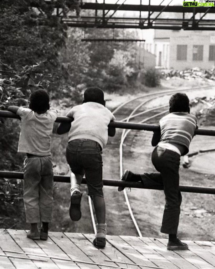 Sanaa Lathan Instagram - Black Joy 🖤 #Repost @johnsimmonsasc ・・・ “Train Watching“ in 1971 Nashville 🖤 #johnsimmonsasc #blackjoy #blackandwhitephotography