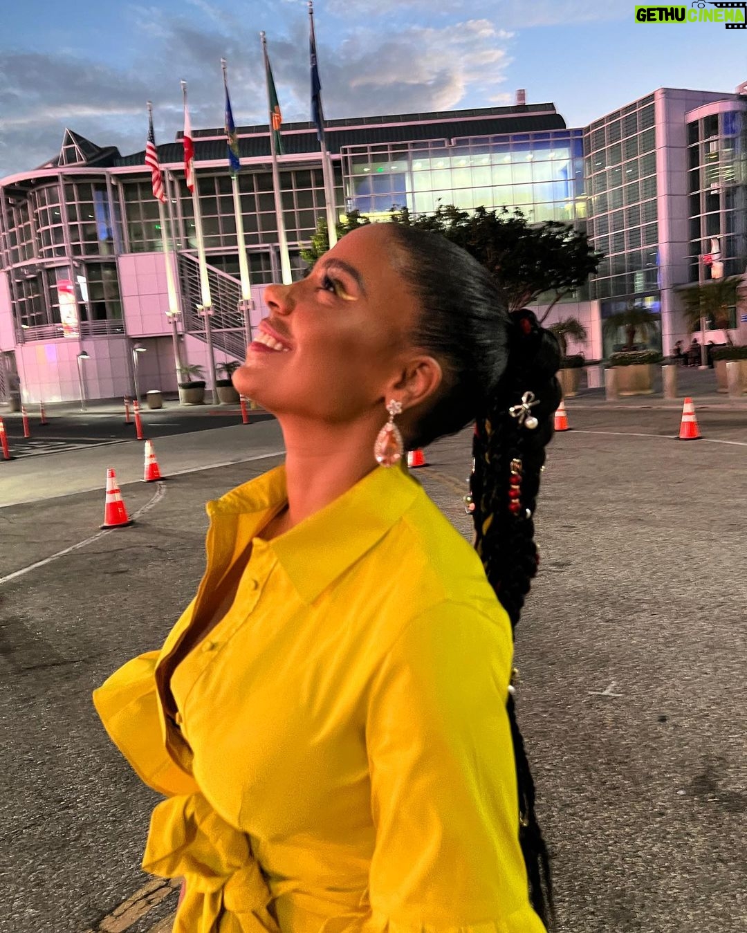 Sanaa Lathan Instagram - @colettelathan #babysister #Emmys 💛