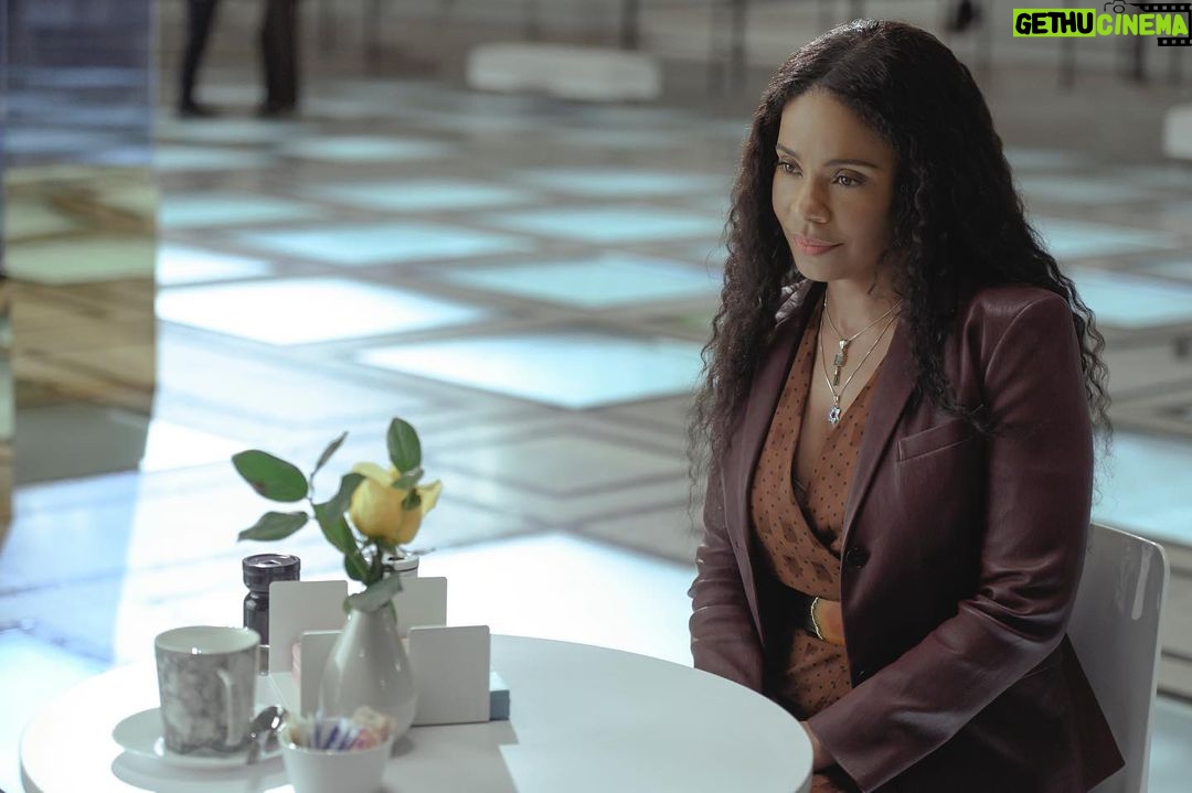 Sanaa Lathan Instagram - Meet Naomi, a whip smart investigative journalist on a mission for the truth. She lives in the world of #HitandRun a new mystery thriller coming this summer to @netflix π₯π₯π₯ New York, New York
