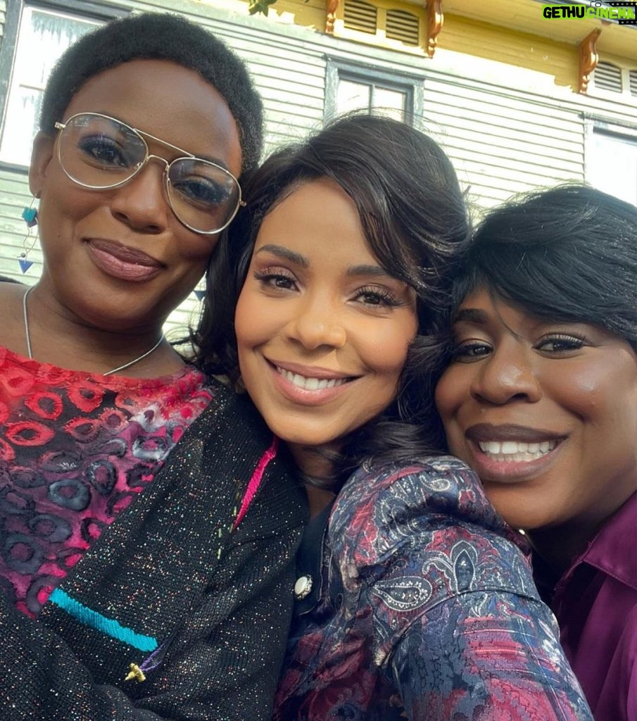 Sanaa Lathan Instagram - Had such a healing, soulful experience making this movie based on the book at the same name: SUPREMES AT EARL’S All YOU CAN EAT. @tinamabry you are the truth, #AunjanueEllis so happy to finally work with you again and amazing watching you work, Uzo, same and you are my sister for life. And to all the cast, such a pleasure to experience your incredible talent. This cast is fire y’all! Whew. If y’all haven’t read the book, make sure you read it. You’ll belly laugh, cry and most importantly it will make you cherish the friends you call family. Can’t wait for y’all to see this one! ❤‍🔥❤‍🔥❤‍🔥 #ComingSoon. #SupremesAtEarlsAllYouCanEat @foxsearchlight #foxsearchlight North Carolina