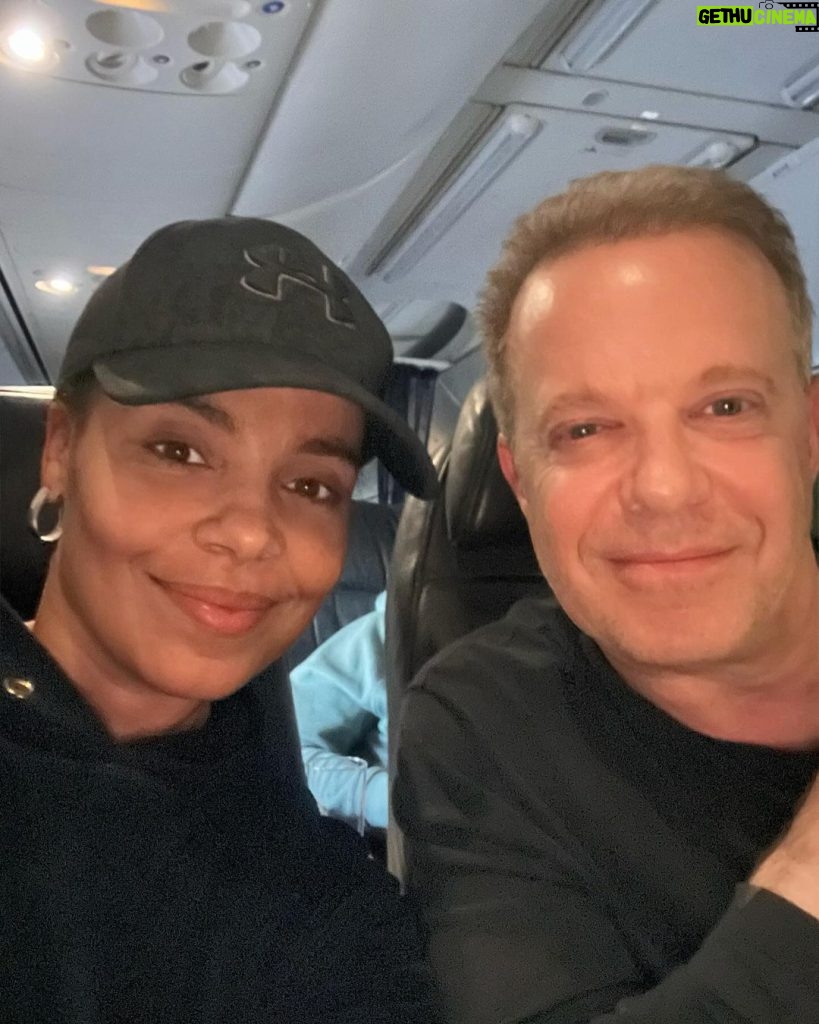 Sanaa Lathan Instagram - Had the most breathtaking week at the @drjoedispenza meditation retreat in Playa del Carmen, Mexico. It was a truly soulful and deeply purifying experience in the most gorgeous setting. @tamietran and I had major revelations, breakthroughs & made some great new friends. And to top it off, on the way back, @drjoedispenza happened to be sitting next to me on the plane! So sorry Dr. Joe for not letting you sleep, and thank you for being so generous answering all my questions. 😅🙏🏾 Playa del Carmen, Quintana Roo
