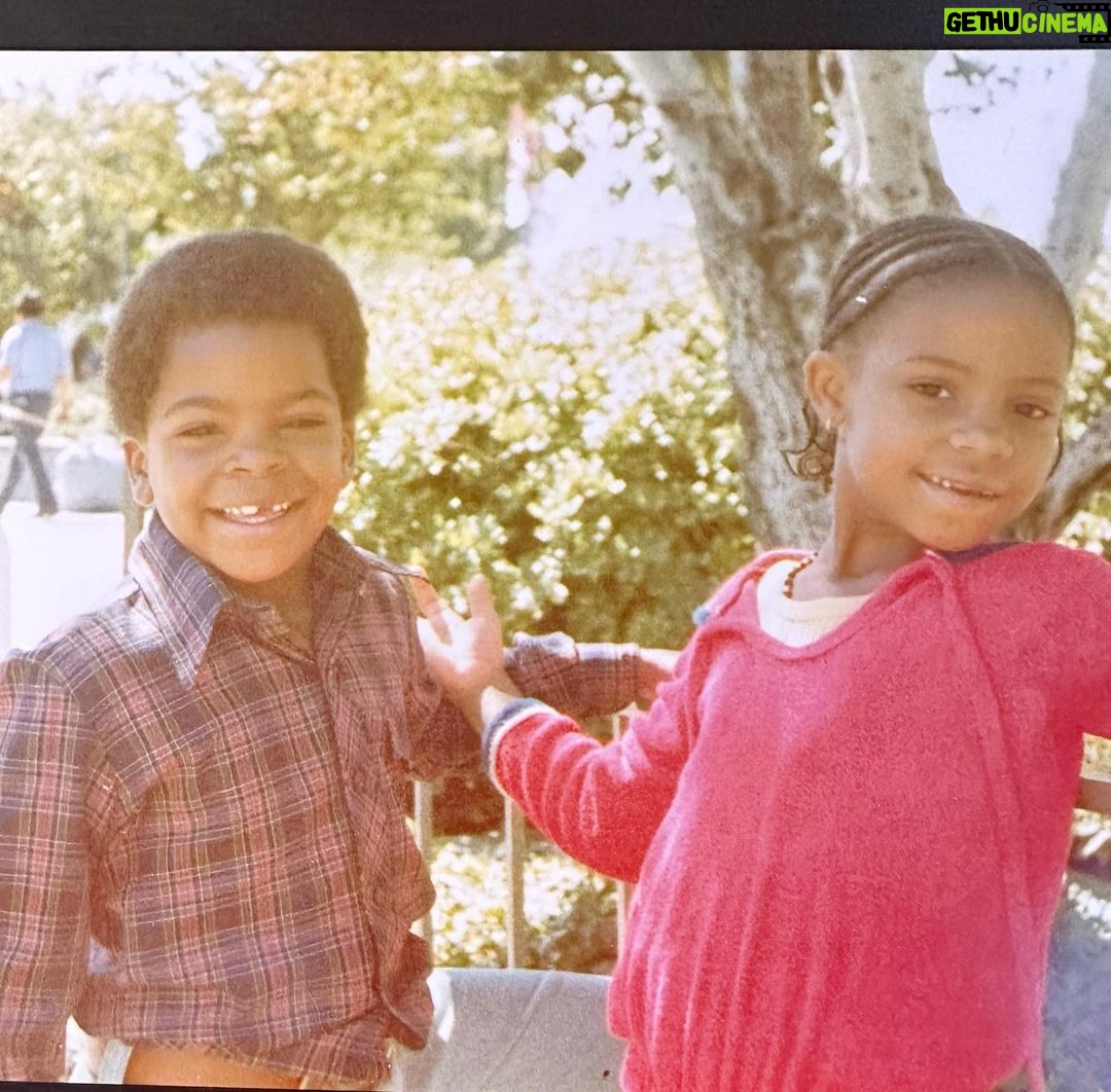 Sanaa Lathan Instagram - Happy birthday Brother. Love you much. PS I know it was the day before yesterday. I just had to post this pic! @djtendajilathan 🥰🥳