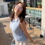 Sananthachat Thanapatpisal Instagram – เพื่อนใครเป็นบ้าง! แต่งธีมเดียวกัน แต่เหมือนไม่ได้นัดกันมา ! 🤣 #ติดฝนรีวิว