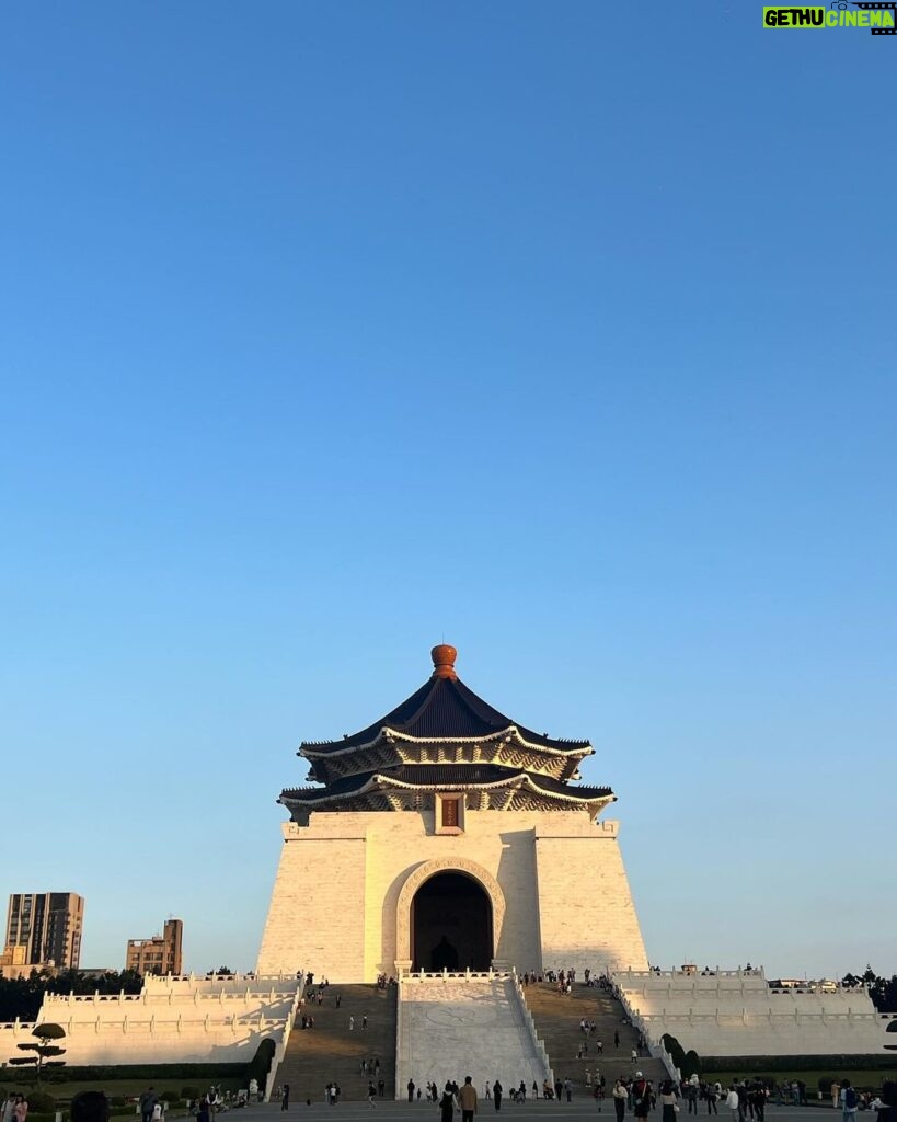 Sananthachat Thanapatpisal Instagram - Chiang Kai-shek Memorial Hall, LongShan Temple, Xiao long bao 🥟 中正紀念堂 Chiang Kai-shek Memorial Hall