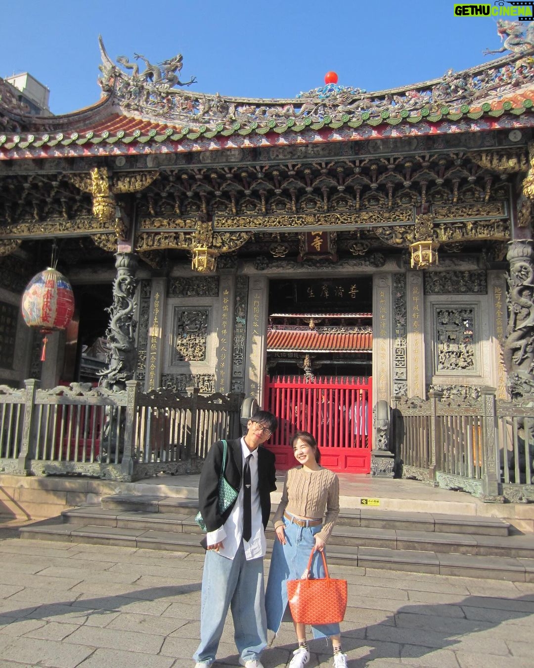 Sananthachat Thanapatpisal Instagram - Chiang Kai-shek Memorial Hall, LongShan Temple, Xiao long bao 🥟 䏿£ç´€å¿µå ‚ Chiang Kai-shek Memorial Hall