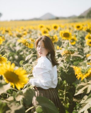 Sananthachat Thanapatpisal Instagram - Always look on the bright side of life. 🌼☺️
.
📷 @ixnore