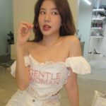 Sananthachat Thanapatpisal Instagram - มาๆ หายๆ พรุ่งนี้วาเลนไทน์นะค้าบ ไม่ใช่ฮาโลวีน 🌹👻
