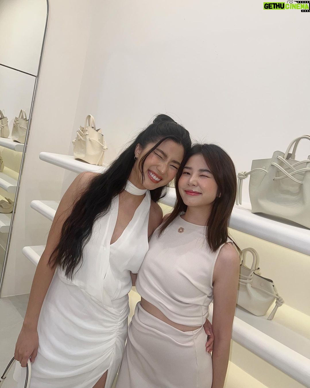 Sananthachat Thanapatpisal Instagram - เจอแฝดดด ก้อยฝนฝนก้อย 🤪💕