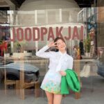 Sananthachat Thanapatpisal Instagram – จุดพักใจ ที่เชียงใหม่ค้าบบบ เป็นทั้งคาเฟ่, Art Gallery, Gin bar, Wine bar and Community Space 🫶🏻 ใครมาเชียงใหม่ต้องแวะมาเลยน้า ร้านน่ารัก Vibes ดีมากๆ จะมานั่งทำงาน กินกาแฟกับขนมอร่อยๆ ยิงยาววจนกลางคืนแล้วอยู่ชิวเลยก็เริ่ดดด 

Congrats again na kaaa @koendanai @k_n______ Joodpakjai